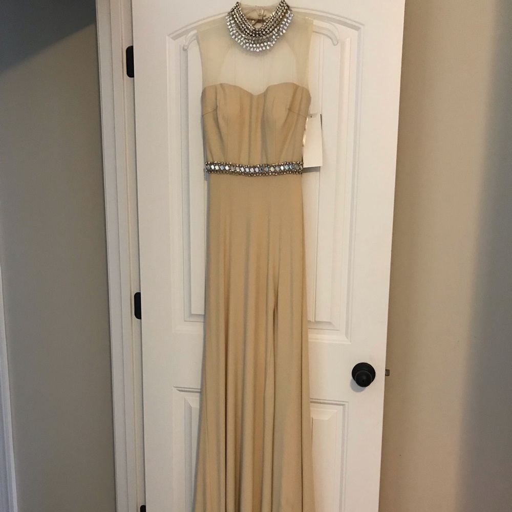 BRAND NEW Prom dress